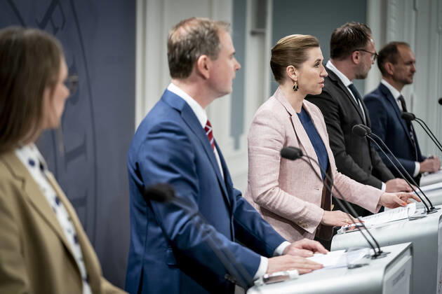 Prime Minister Mette Frederiksen S, Minister of Finance Nicolai Wammen S, Minister of Taxation Jeppe Bruus S, Minister of Climate and Energy Dan Joergensen S and Minister of the Environment Lea Wermelin S during a press conference on the governments reform proposal Denmark can Copyright: RitzauxScanpix MadsxClausxRasmussenx COP10604 spdk20220419-115238-L