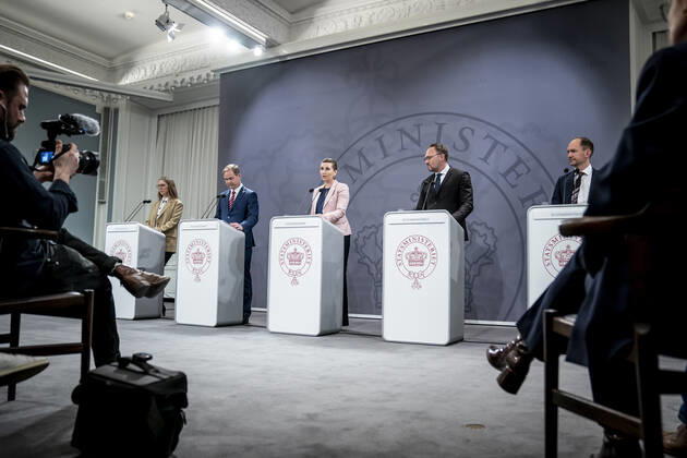 Prime Minister Mette Frederiksen S, Minister of Finance Nicolai Wammen S, Minister of Taxation Jeppe Bruus S, Minister of Climate and Energy Dan Joergensen S and Minister of the Environment Lea Wermelin S during a press conference on the governments reform proposal Denmark can Copyright: RitzauxScanpix MadsxClausxRasmussenx COP10604 spdk20220419-121143-L