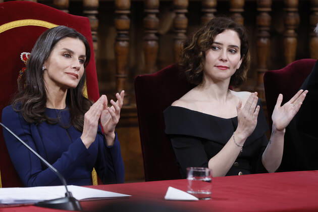 Spain s Queen Letizia and Madrid s regional President Isabel Diaz Ayuso (R) attend the Cervantes Award s gala ceremony at Alcala de Henares University in Madrid region, central Spain, 22 April 2022. Argentinian actress Cecilia Roth collected Cervantes Award on behalf of Uruguayan author Cristina Peri Rossi, who has been unable to be in the awarding ceremony due to her health condition. Cervantes Award s gala !ACHTUNG: NUR REDAKTIONELLE NUTZUNG!  Copyright: xBALLESTEROSx GRAF6013 20220422-67eded5acdc00d2c006071e5c5c6e7e43292108e