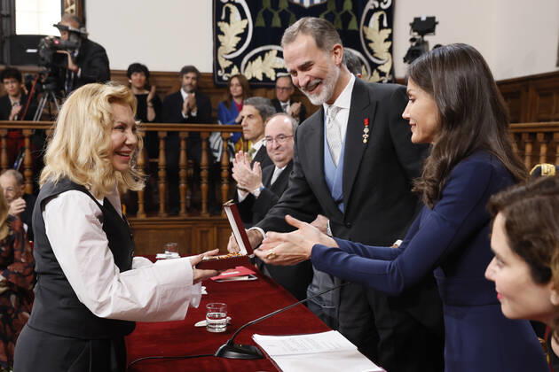 Spain s King Felipe VI and Queen Letizia hand over the Cervantes Award 2021 to Argentinian actress Cecilia Roth (L), who collects it on behalf of Uruguayan author Cristina Peri Rossi Cervantes Award s gala ceremony at Alcala de Henares University in Madrid region, central Spain, 22 April 2022. Peri Rossi has been unable to be in the awarding ceremony due to her health condition. Cervantes Award s gala !ACHTUNG: NUR REDAKTIONELLE NUTZUNG!  Copyright: xBallesteros xPOOLx GRAF5982 20220422-d54867adad242bde148eadaa76a364bbe0d04cc3