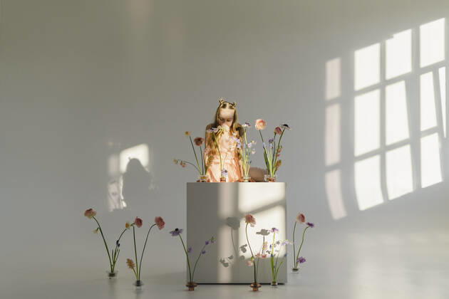 Girl smelling flower at table in front of wall model released, Symbolfoto property released, SEAF00717