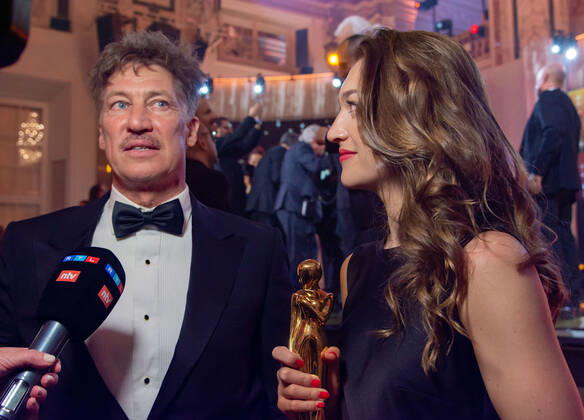 20220423 Kurier Romy Gala 2022 WIEN, OESTERREICH - 23. APRIL: Schauspieler Tobias Moretti mit seiner Tochter Preistraegerin in der Kategorie -Entdeckung weiblich- Antonia Moretti bei der Verleihung des deutschsprachigen Film- und Fernseh-Preises, die 33. Kurier Romy Gala 2022 im Festsaal der Wiener Hofburg am 23. April 2022 in Wien, Oesterreich. 220423_SEPA_17_030 Copyright: xIsabellexOuvrardx SEPAxMedia