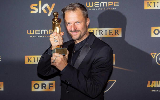 20220423 Kurier Romy Gala 2022 WIEN, OESTERREICH - 23. APRIL: Preistraeger in der Kategorie -Beliebteste Schauspieler in einem Film- Philipp Hochmair bei der Verleihung des Deutschsprachigen Film- und Fernseh-Preises, die 33. Kurier Romy Gala 2022 im Festsaal der Wiener Hofburg am 23. April 2022 in Wien, Oesterreich. 220423_SEPA_17_008 Copyright: xIsabellexOuvrardx SEPAxMedia