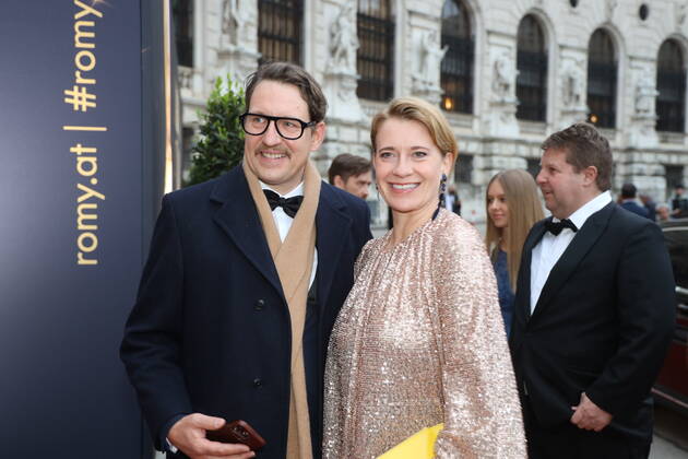 Romy Gala 2022 Vienna, 23 04 2022 Caroline PETERS with husband