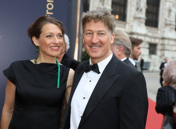 Romy Gala 2022 Vienna, 23 04 2022 Tobias MORETTI with wife Julia