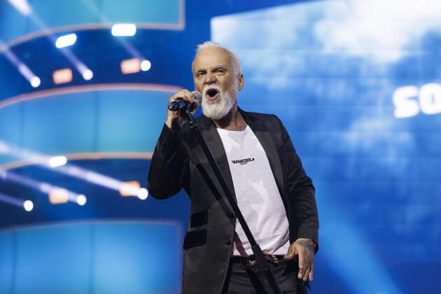 Singer Nino de Angelo at the big Schlagerfest XXL in the Lanxess Arena Cologne, 23 04 2022 NRW Germany Copyright: xChristophxHardtx