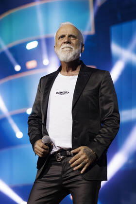Singer Nino de Angelo at the big Schlagerfest XXL in the Lanxess Arena Cologne, 23 04 2022 NRW Germany Copyright: xChristophxHardtx