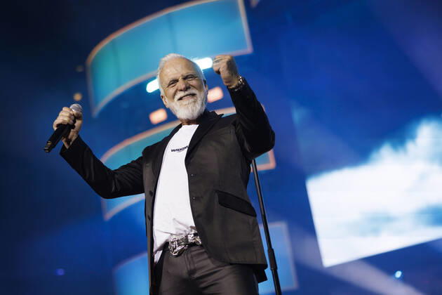 Singer Nino de Angelo at the big Schlagerfest XXL in the Lanxess Arena Cologne, 23 04 2022 NRW Germany Copyright: xChristophxHardtx