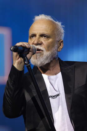 Singer Nino de Angelo at the big Schlagerfest XXL in the Lanxess Arena Cologne, 23 04 2022 NRW Germany Copyright: xChristophxHardtx