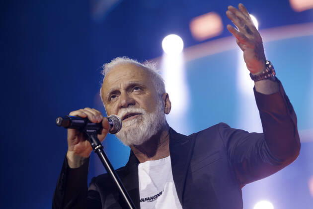 Singer Nino de Angelo at the big Schlagerfest XXL in the Lanxess Arena Cologne, 23 04 2022 NRW Germany Copyright: xChristophxHardtx