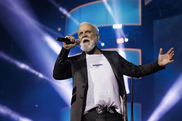 Singer Nino de Angelo at the big Schlagerfest XXL in the Lanxess Arena Cologne, 23 04 2022 NRW Germany Copyright: xChristophxHardtx