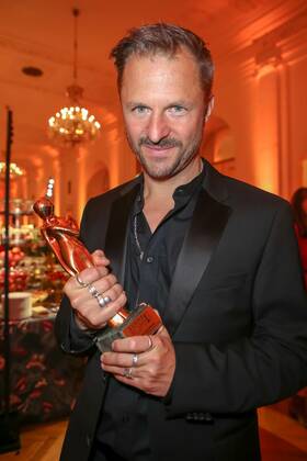 23 04 2022, Wiener Hofburg, ROMY Film u TV Preis, Gala award ceremony of the television prize of ORF u KURIER in the picture Philipp Hochmair, with d Award, ROMY Film u TV Preis