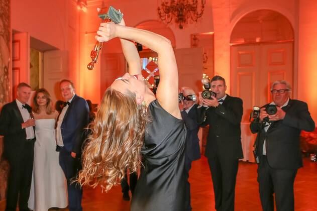 23 04 2022, Vienna Hofburg, ROMY Film u TV Prize, Gala award ceremony of the television prize of ORF u KURIER in the picture Antonia Moretti, with d Award, and media hype, ROMY Film u TV Prize.