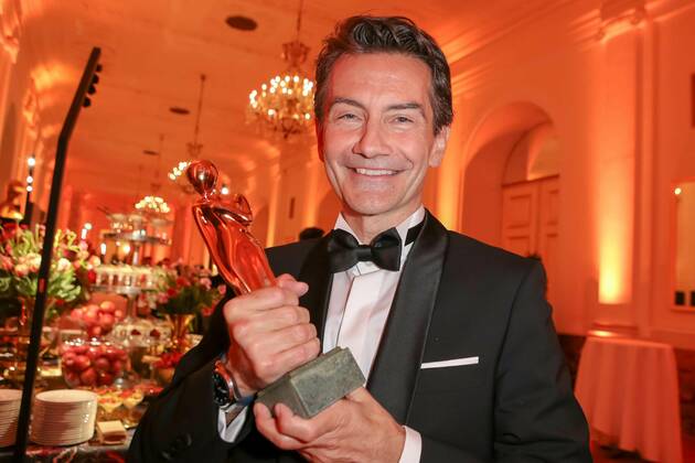 23 04 2022, Vienna Hofburg, ROMY Film u TV Prize, Gala award ceremony of the television prize of ORF u KURIER in the picture Roland Weißmann ORF Director General, with d Award, ROMY Film u TV Prize