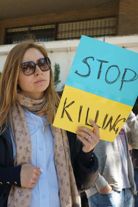 April 24, 2022, Madrid, Spain: A protester holds a placard expressing her opinion during the demonstration against the Russian invasion of Ukraine in front of the Russian Consulate in Madrid, Spain. Madrid Spain - ZUMAs197 20220424_zaa_s197_099 Copyright: xAtilanoxGarciax