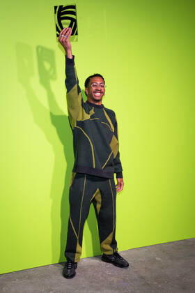 April 26, 2022, London, United Kingdom: Saul Nash, winner of the International Woolmark Prize attends the Photocall at the International Woolmark Prize 2022 FINAL in London. London United Kingdom - ZUMAs197 20220426_zaa_s197_127 Copyright: xLoredanaxSangiulianox