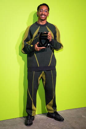 April 26, 2022, London, United Kingdom: Saul Nash, winner of the International Woolmark Prize attends the Photocall at the International Woolmark Prize 2022 FINAL in London. London United Kingdom - ZUMAs197 20220426_zaa_s197_126 Copyright: xLoredanaxSangiulianox