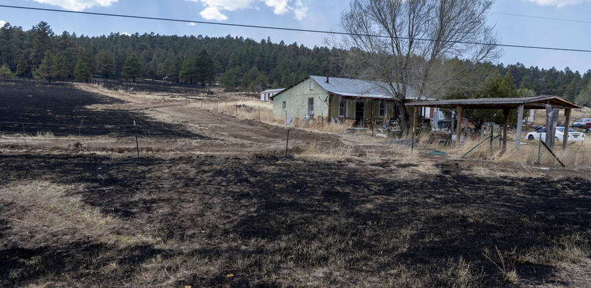 USA, Waldbrand in New Mexico April 27, 2022, USA: Hermit Peak Fire burned through the area near the San Miguel and Mora County line north of Sapello. Phot shot Wednesday, April 26, 2022. USA - ZUMAab1_ 20220427_zaf_ab1_018 Copyright: xEddiexMoorex