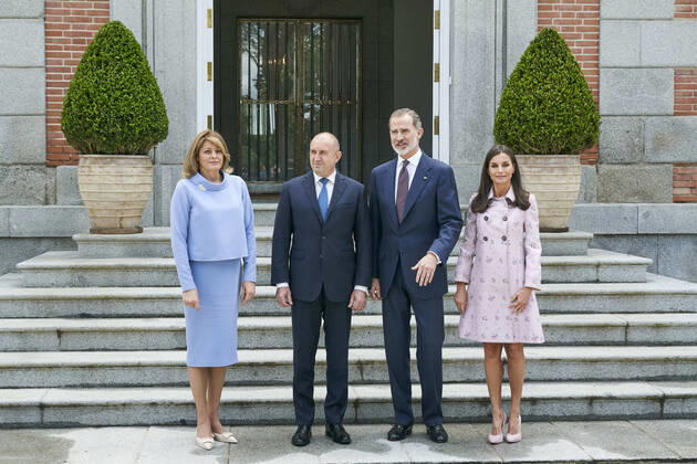 Entertainment Themen der Woche KW17 Entertainment Bilder des Tages 28-04-2022 Madrid Queen Letizia and King Felipe during a meeting with the president of Bulgaria, Rumen Radev, and Mrs. Desislava Radeva at the Zarzuela palace in Madrid. No Spain  Copyright: xPPEx