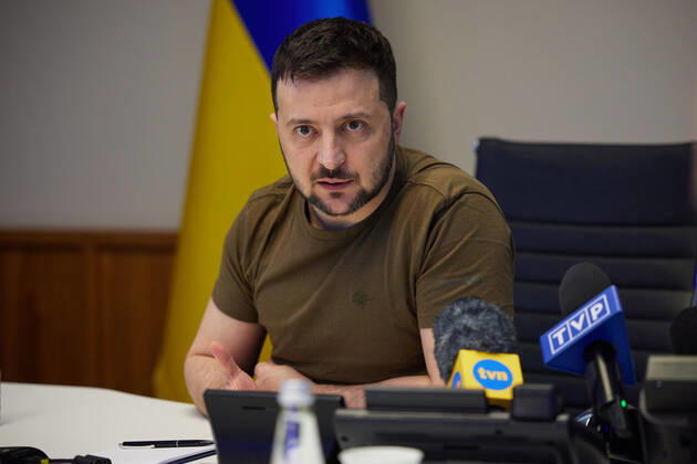 News Themen der Woche KW17 News Bilder des Tages April 29, 2022, Kyiv, Ukraine: Ukrainian President VOLODYMYR ZELENSKYY delivers an address to the nation from the capital. Kyiv Ukraine  - ZUMAz03_ 20220429_int_z03_064 Copyright: xUkrainexPresidencyx