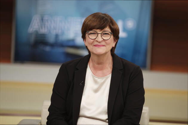 Saskia Esken at Anne Will 2022 05 01, Germany, Berlin Saskia Esken SPD , party leader, guest bnei Anne Will in the First Topic of the Politiktalk round in the ARD Tanks in the war zone where does Germanys Ukraine Politics