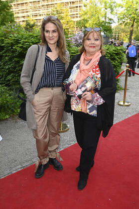 Susann Uplegger and Franziska Troegner at the premiere of the play Monsieur Claude and his daughters part 2 at Schlosspark Theater Berlin, 07 05 2022 Foto:xF.xKernx xFuturexImage