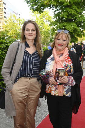 Susann Uplegger and Franziska Troegner at the premiere of the play Monsieur Claude and his daughters part 2 at Schlosspark Theater Berlin, 07 05 2022 Foto:xF.xKernx xFuturexImage