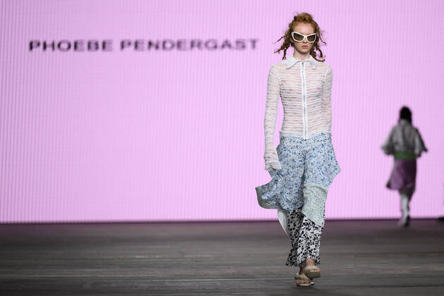 Bilder des Jahres 2022, Entertainment 05 Mai Entertainment Bilder des Tages AUSTRALIAN FASHION WEEK, Models walk the runway during the Phoebe Pendergast collection in the Next Gen fashion show at Australian Fashion Week 2022 in Sydney, Friday, May 13, 2022. ( NO ARCHIVING, EDITORIAL USE ONLY, NO USE IN BOOKS WITHOUT CONSENT SYDNEY NSW AUSTRALIA Copyright: xJAMESxGOURLEYx 20220513001658433260