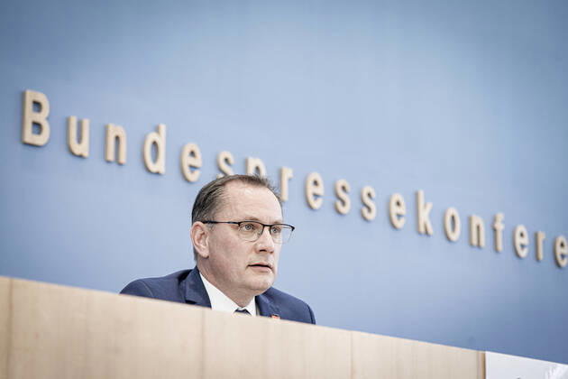 Federal Press Conference in Berlin AfD Impact of the state election in North Rhine-Westphalia on federal politics Tino Chrupalla, Federal Spokesman of the AfD and Chairman of the AfD parliamentary group in the Bundestag Federal Press Conference in Berlin AfD Impact of the state ele