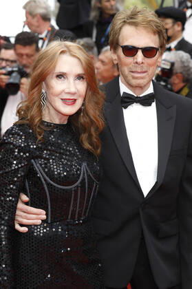 Jerry Bruckheimer with wife Linda Bruckheimer at the premiere of the feature film Top Gun Maverick at the Festival de Cannes 2022 75 Cannes International Film Festival at the Palais des Festivals Cannes, 18 05 2022. Foto:xD.xBedrosianx xFuturexImage