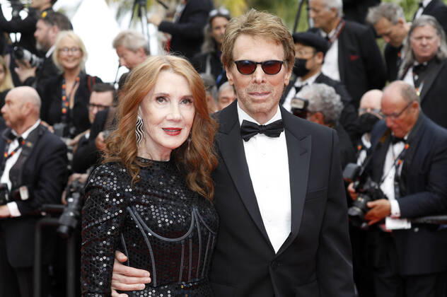 Jerry Bruckheimer with wife Linda Bruckheimer at the premiere of the feature film Top Gun Maverick at the Festival de Cannes 2022 75 Cannes International Film Festival at the Palais des Festivals Cannes, 18 05 2022. Foto:xD.xBedrosianx xFuturexImage
