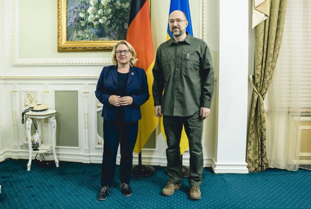 German Development Minister Svenja Schulze SPD meets Denys Shmyhal, Prime Minister of Ukraine Kiev, 27 05 2022 Kiev Ukraine Copyright: xXanderxHeinlx