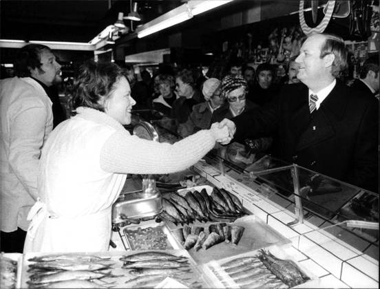 Dietrich Stobbe Berlins Regierender Bürgermeister Dietrich Stobbe, Spitzenkandidat der SPD beim Rundgang durch eine Markthalle während des Landtagswahlkampfs., Copyright: UnitedxArchivesxSvenxSimon Nur redaktionelle Nutzung. Editorial usage only. UnitedArchivesIMS_3326680F EDITORIAL USE ONLY !ACHTUNG AUFNAHMEDATUM GESCHÄTZT!