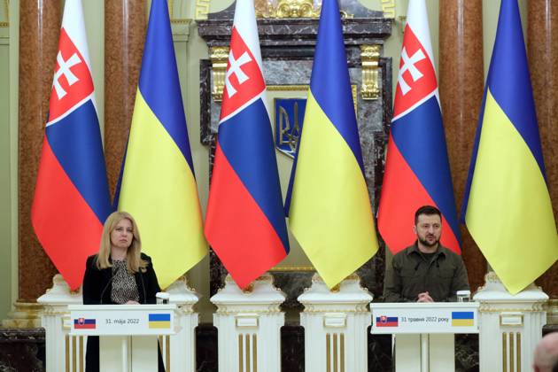 Ukraine-Krieg, Jahrestag der Invasion, Persönlichkeiten besuchen die Ukraine, Archivbilder News Bilder des Tages Press conference of Ukrainian and Slovak Presidents in Kyiv KYIV, UKRAINE - MAY 31, 2022 - President of Ukraine Volodymyr Zelenskyy (R) and President of the Slovak Republic Zuzana Caputova are pictured during a joint press conference after their meeting, Kyiv, capital of Ukraine. This photo cannot be distributed in the Russian Federation. NO USE RUSSIA. NO USE BELARUS. Kyiv Ukraine  Copyright: xPavlo_Bagmutx originalFilename: ukrinform-presscon220531_npaLI