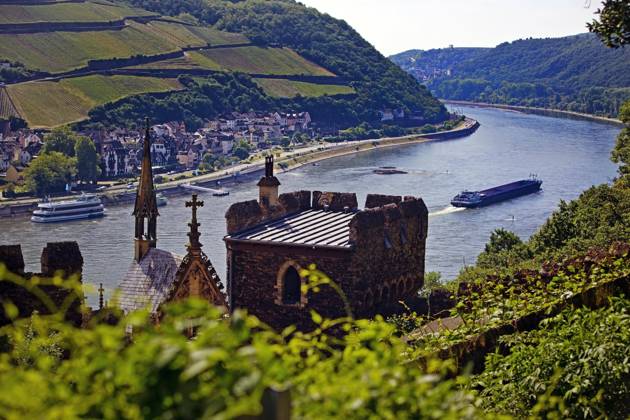 View via the Burg Rheinstein at the Rhine and the Place Rüdesheim Assmannshausen, Upper Middle Rhine Valley, Rhineland Palatinate, Germany, Europe Copyright: imageBROKER/StefanxZiese iblszi08313794.jpg