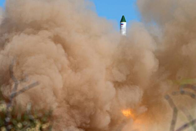 Kasachstan, Start einer Sojus 2.1a Tr?gerrakete in Baikonur Kazakhstan Russia Space 8207854 03.06.2022 A Soyuz-2.1a rocket booster carrying the Progress MS-20 cargo spacecraft blasts off from the Baikonur Cosmodrome, Kazakhstan. The rocket bears flags of the Donetsk (DPR) and Luhansk (LPR) People s Republics. A sign reading Donbass is applied to the second stage of the rocket. The spacecraft is to deliver 2.5 tonnes of cargo to the International Space Station. Grigory Sysoev Sputnik Baikonur Kazakhstan  Copyright: xGrigoryxSysoevx