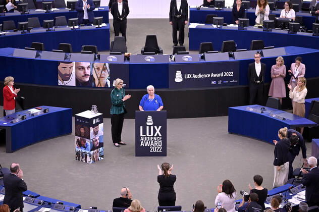 Jasmila Zbanic and Munira Subasic with the award for the best film Quo Vadis, Aida at the Lux Audience Award 2022 ceremony in the plenary hall of the European Parliament Strasbourg, 08 06 2022 Foto:xD.xAnoraganingrumx xFuturexImage