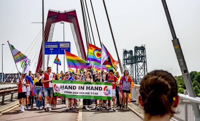 2022 06 18 13 02 24 ROTTERDAM The Pride March traditionally moves through the city during Pink Saturday This year s event will be held in Rotterdam with a march, information market and performances that reflect on the emancipation of the LGBTQ community ANP ROBIN UTRECHT netherlands out belgium out Copyright: xx x450591986x originalFilename: 450591986