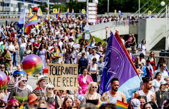 2022 06 18 13 07 02 ROTTERDAM The Pride March traditionally moves through the city during Pink Saturday This year s event will be held in Rotterdam with a march, information market and performances that reflect on the emancipation of the LGBTQ community ANP ROBIN UTRECHT netherlands out belgium out Copyright: xx x450592006x originalFilename: 450592006