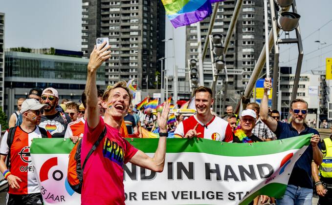 2022 06 18 12 23 06 ROTTERDAM The Pride March traditionally moves through the city during Pink Saturday This year s event will be held in Rotterdam with a march, information market and performances that reflect on the emancipation of the LGBTQ community ANP ROBIN UTRECHT netherlands out belgium out Copyright: xx x450592146x originalFilename: 450592146