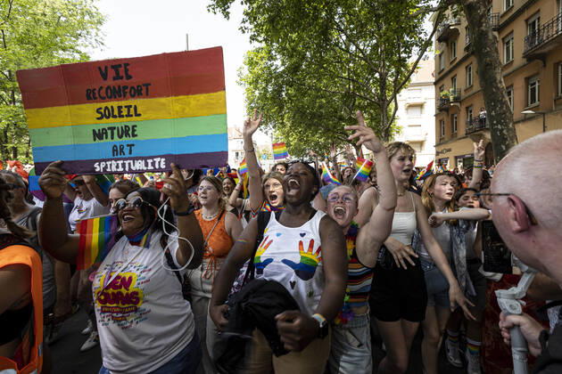 Marche des Fiertes LGBT+ a Strasbourg NEWS: Marche des Fiertes LGBT+, Strasbourg - 18-06-2022 ElyxandroCegarra Panoramic
