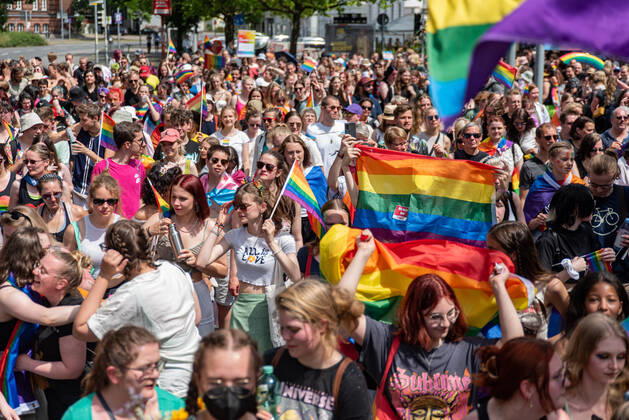 Oldenburg CSD Northwest in Oldenburg, 18 06 2022 Around 9,000 people demonstrated for sexual and gender diversity during Christopher Street Day in Oldenburg CSD Northwest in Oldenburg, 18 06 2022 Copyright: xFabianxSteffens Eibner-Pressefotx EP_FSS