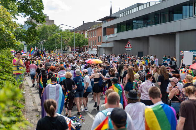 Oldenburg CSD Northwest in Oldenburg, 18 06 2022 Around 9,000 people demonstrated for sexual and gender diversity during Christopher Street Day in Oldenburg CSD Northwest in Oldenburg, 18 06 2022 Copyright: xFabianxSteffens Eibner-Pressefotx EP_FSS