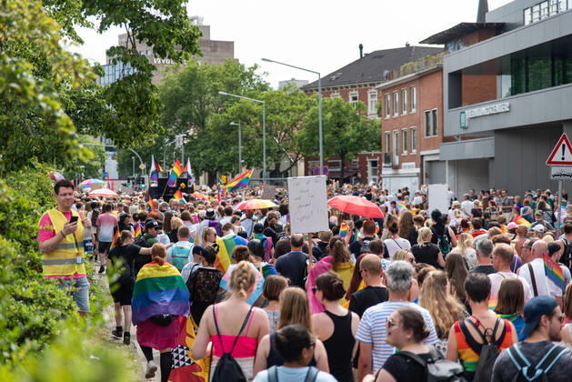 Oldenburg CSD Northwest in Oldenburg, 18 06 2022 Around 9,000 people demonstrated for sexual and gender diversity during Christopher Street Day in Oldenburg CSD Northwest in Oldenburg, 18 06 2022 Copyright: xFabianxSteffens Eibner-Pressefotx EP_FSS