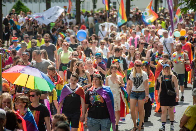 Oldenburg CSD Northwest in Oldenburg, 18 06 2022 Around 9,000 people demonstrated for sexual and gender diversity during Christopher Street Day in Oldenburg CSD Northwest in Oldenburg, 18 06 2022 Copyright: xFabianxSteffens Eibner-Pressefotx EP_FSS