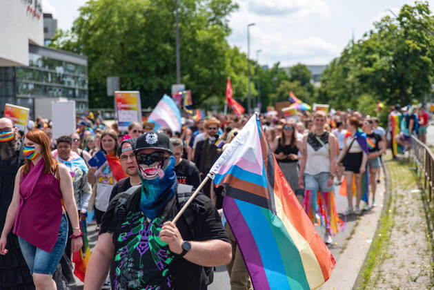 Oldenburg CSD Northwest in Oldenburg, 18 06 2022 Around 9,000 people demonstrated for sexual and gender diversity during Christopher Street Day in Oldenburg CSD Northwest in Oldenburg, 18 06 2022 Copyright: xFabianxSteffens Eibner-Pressefotx EP_FSS