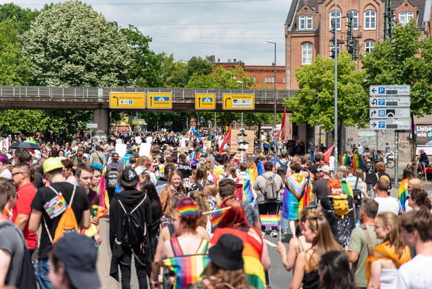 Oldenburg CSD Northwest in Oldenburg, 18 06 2022 Around 9,000 people demonstrated for sexual and gender diversity during Christopher Street Day in Oldenburg CSD Northwest in Oldenburg, 18 06 2022 Copyright: xFabianxSteffens Eibner-Pressefotx EP_FSS
