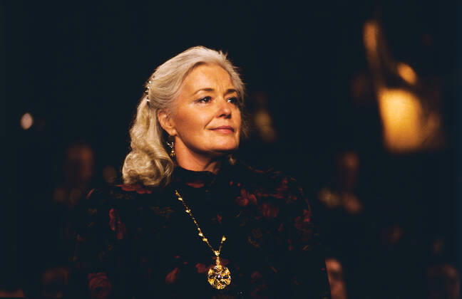 GWYNETH JONES Gwyneth Jones, britische Opernsängerin, Sopranistin, bei einem Auftritt in Deutschland, 1988. Gwyneth Jones, British Opera singer, dramatic soprano, performance in Germany, 1988., Deutschland Copyright: kpa UnitedArchives55023956 EDITORIAL USE ONLY