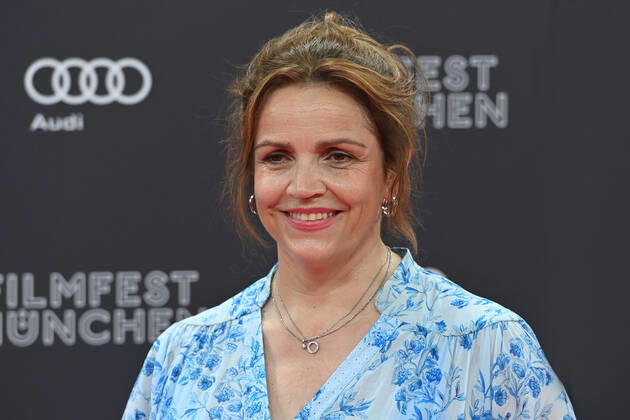 Rebecca IMMANUEL actress, single image, cropped single subject, portrait, portrait red carpet, red carpet, opening 39 Filmfest Muenchen on 23 06 2022 Gasteig HP8