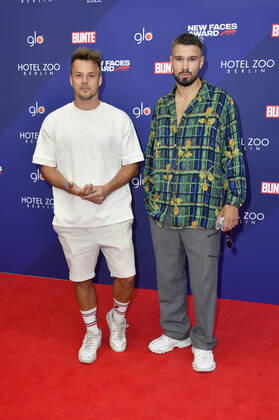 Alexander Knappe with companion Niklas at the Bunte New Faces Awards Film 2022 at the Delphi Filmpalast Berlin, 23 06 2022 Foto:xN.xKubelkax xFuturexImage